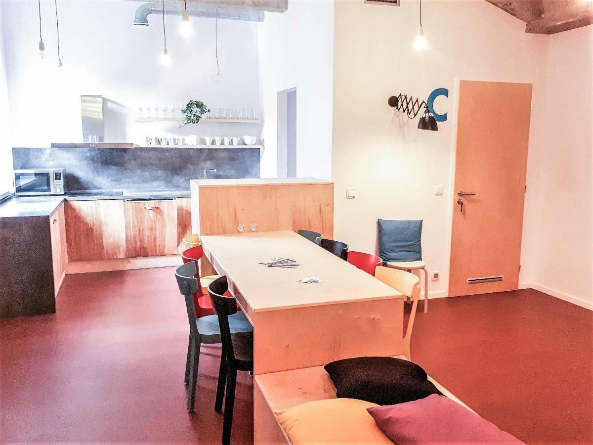 بيت شباب Cmyk Ústí nad Labem المظهر الخارجي الصورة